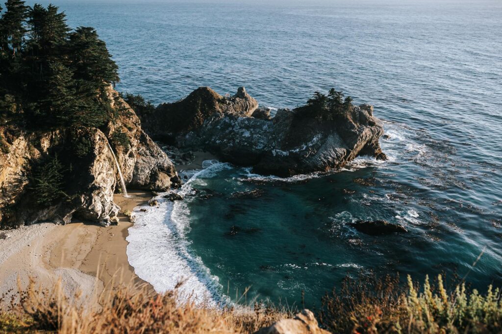 Big Sur Travel Guide (2026): Highway 1, McWay Falls & More