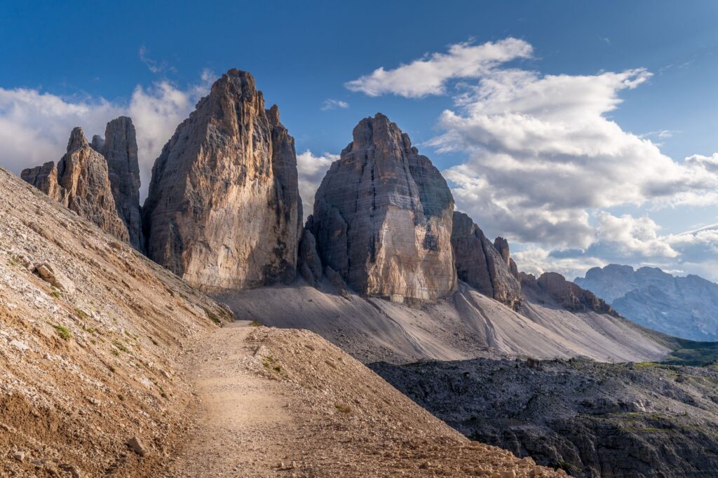 Best Hikes for Non-Hikers: Incredible Views, Easy Trails (2026)